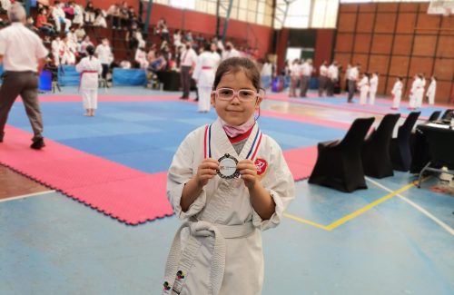 Alumnas de 1°y 8° Básico Clasifican al Campeonato Nacional de Karate.