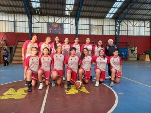 San Marcos Básquetbol damas y varones luchando en la Copa Soprole UC