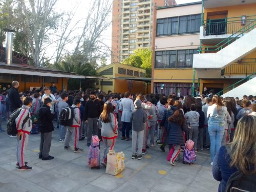 Saludo de los estudiantes a sus profesores(as)