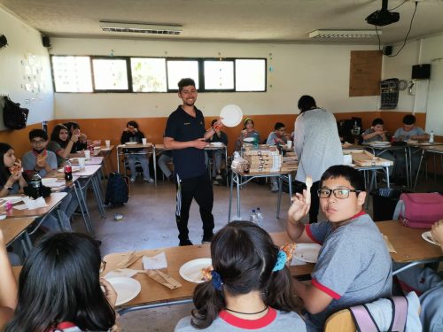 Saludo de los estudiantes a sus profesores(as)