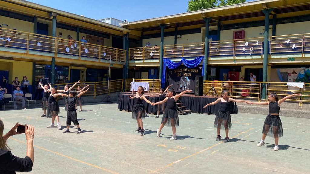 El Taller de Baile Infantil San Marcos se presentó en el Colegio Los Cerezos de La Florida.