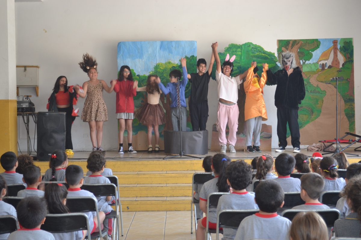 Gran presentación del Taller de Teatro a los más pequeños del Colegio.