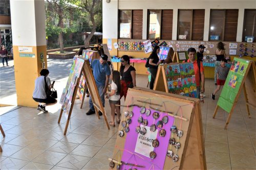 Exposición de Artes y Manualidades y Ciencia para niños