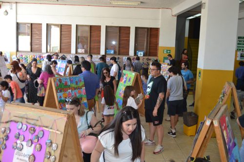 Exposición de Artes y Manualidades y Ciencia para niños