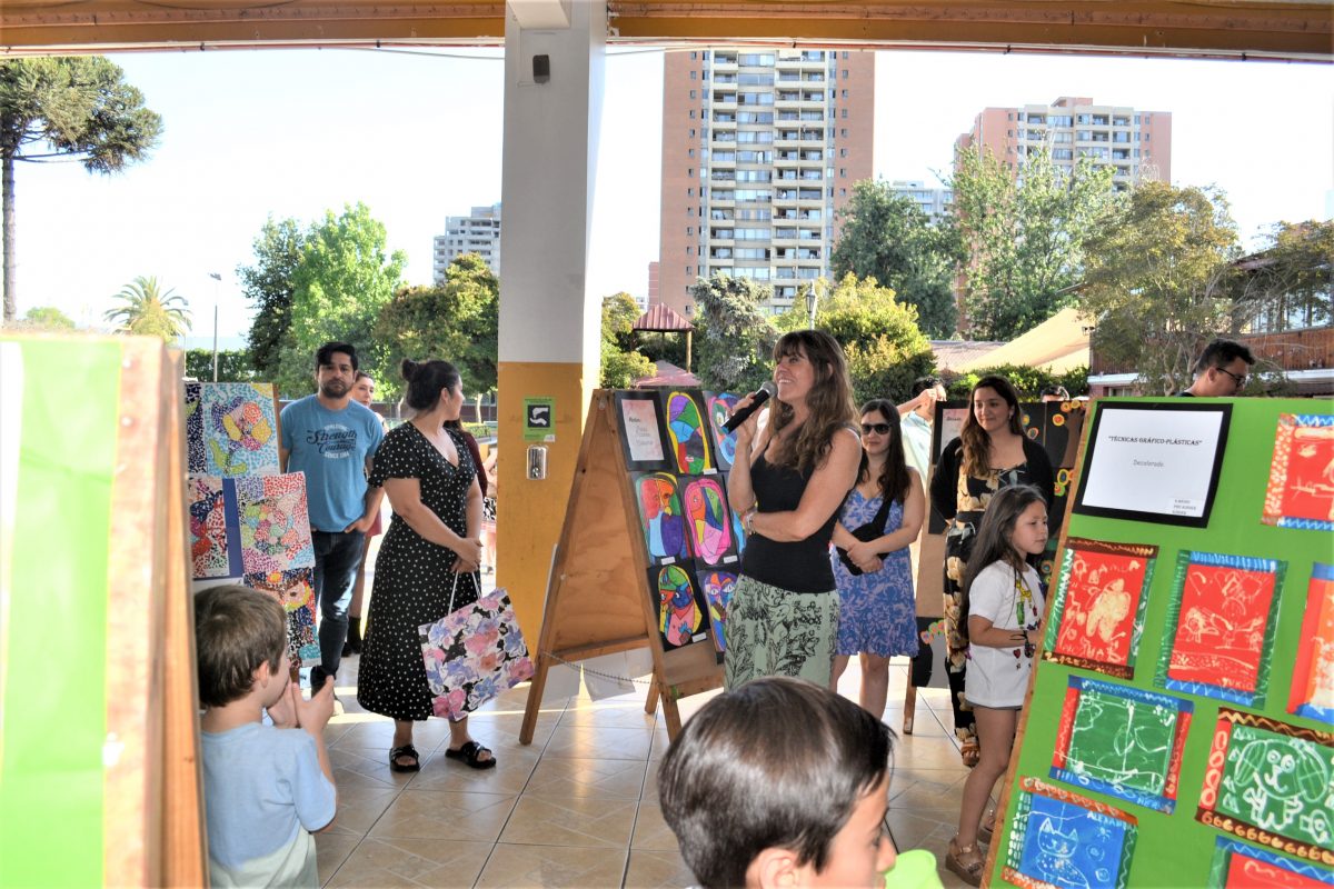 Exposición de Artes y Manualidades y Ciencia para niños