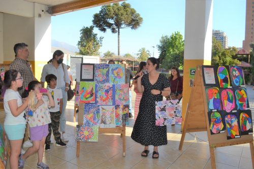 Exposición de Artes y Manualidades y Ciencia para niños