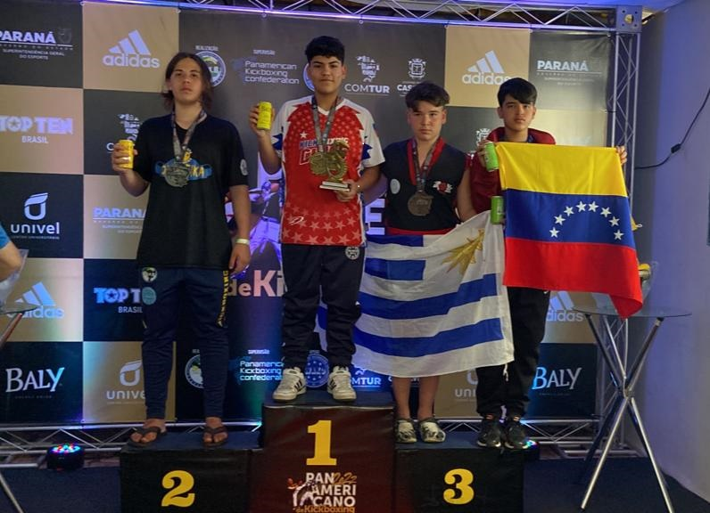 Francisco Garrido, alumno de Octavo A “Campeón Panamericano Juvenil”de Kickboxing