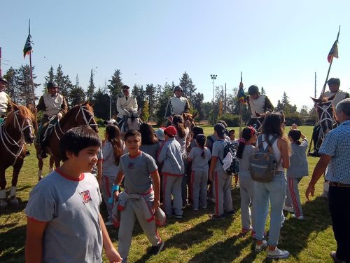 Visita a la Escuela de Caballería de Carabineros