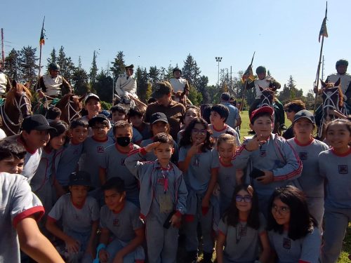 Visita a la Escuela de Caballería de Carabineros