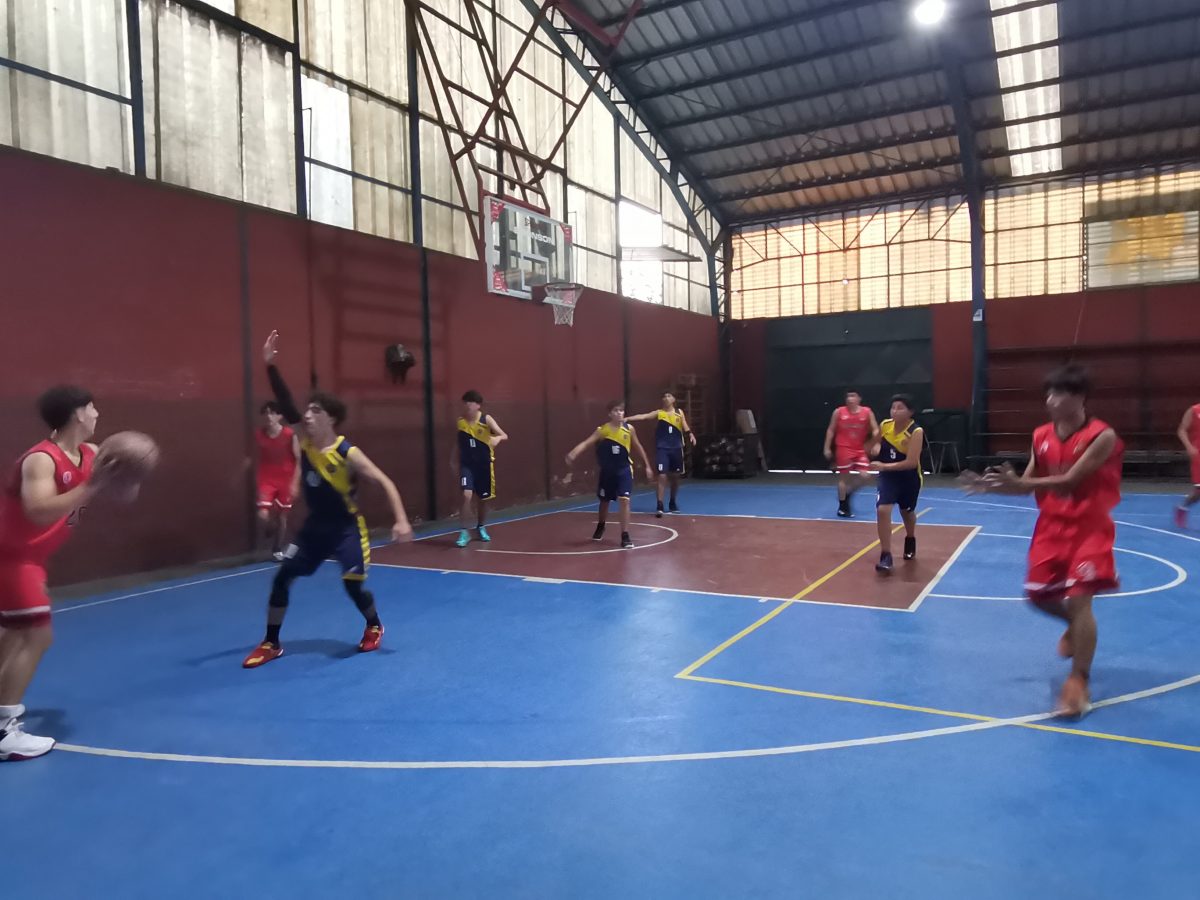 DE DULCE Y AGRAZ TUVO EL BÁSQUETBOL VARONES EN UNA NUEVA FECHA DE LA COPA UC