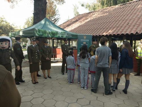 Visita a la Escuela de Sub Oficiales en el Día del Carabinero