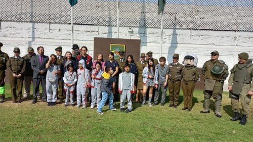 Visita a la Escuela de Sub Oficiales en el Día del Carabinero