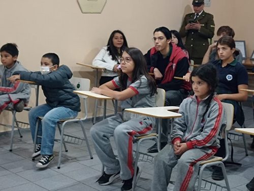 Visita a la Escuela de Sub Oficiales en el Día del Carabinero