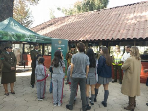 Visita a la Escuela de Sub Oficiales en el Día del Carabinero