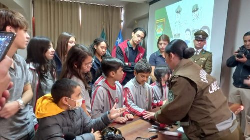 Visita a la Escuela de Sub Oficiales en el Día del Carabinero