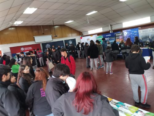 Feria vocacional para estudiantes de III y IV Medio