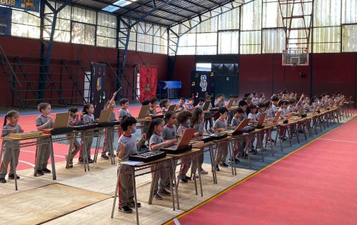Presentación musical de los Kínder a sus apoderados(as)