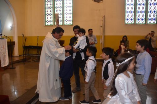 INICIAMOS EL MES DE MARÍA CON EL BAUTISMO DE ESTUDIANTES MARQUIANOS