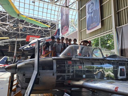 VISITA AL MUSEO NACIONAL AERONÁUTICO Y DEL ESPACIO