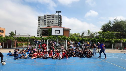 CON ACTIVIDADES RECREATIVAS LOS QUINTOS BÁSICOS TERMINARON LAS CLASES DE EDUCACIÓN FÍSICA.