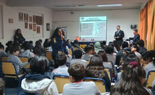 LA BRIGADA  DE  DELITOS DE PROPIEDAD INTELECTUAL DE LA P.D.I. VISITA NUESTRO COLEGIO