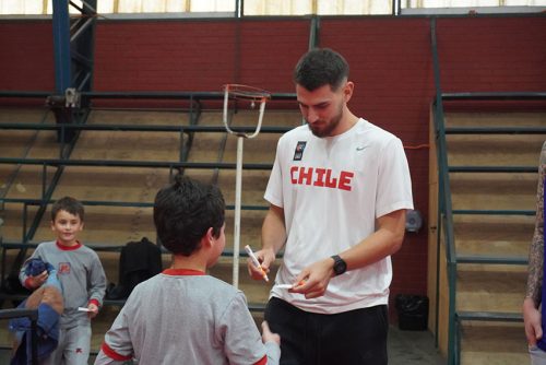 Visita de Sebastián Herrera y Clínica de Básquetbol en Colegio San Marcos de Macul