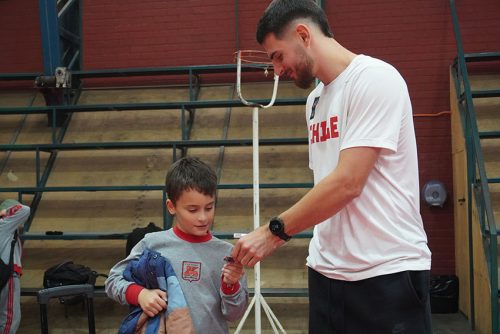 Visita de Sebastián Herrera y Clínica de Básquetbol en Colegio San Marcos de Macul