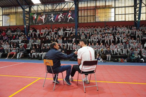 Visita de Sebastián Herrera y Clínica de Básquetbol en Colegio San Marcos de Macul