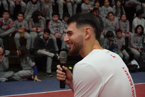 Visita de Sebastián Herrera y Clínica de Básquetbol en Colegio San Marcos de Macul