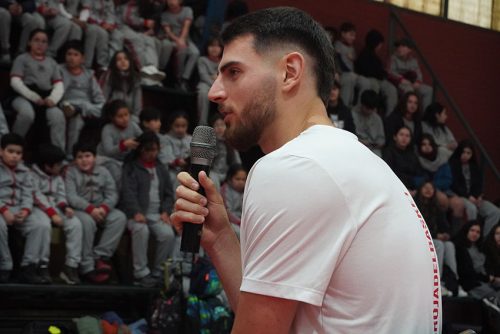Visita de Sebastián Herrera y Clínica de Básquetbol en Colegio San Marcos de Macul