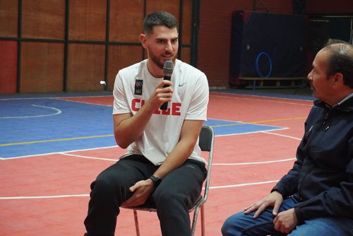 Visita de Sebastián Herrera y Clínica de Básquetbol en Colegio San Marcos de Macul