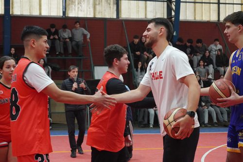 Visita de Sebastián Herrera y Clínica de Básquetbol en Colegio San Marcos de Macul