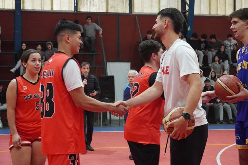 Visita de Sebastián Herrera y Clínica de Básquetbol en Colegio San Marcos de Macul