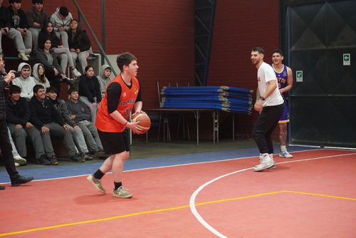 Visita de Sebastián Herrera y Clínica de Básquetbol en Colegio San Marcos de Macul