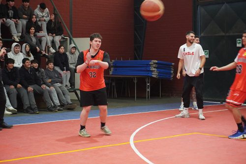 Visita de Sebastián Herrera y Clínica de Básquetbol en Colegio San Marcos de Macul