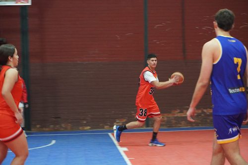 Visita de Sebastián Herrera y Clínica de Básquetbol en Colegio San Marcos de Macul