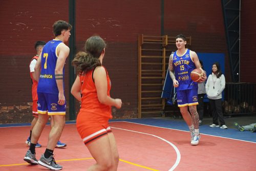 Visita de Sebastián Herrera y Clínica de Básquetbol en Colegio San Marcos de Macul