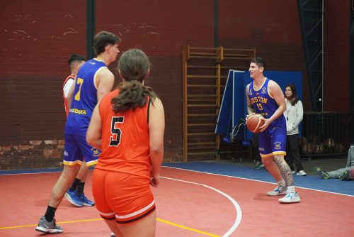 Visita de Sebastián Herrera y Clínica de Básquetbol en Colegio San Marcos de Macul