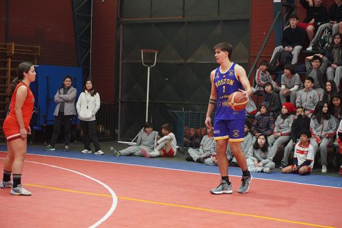 Visita de Sebastián Herrera y Clínica de Básquetbol en Colegio San Marcos de Macul