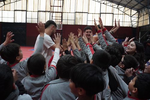 Visita de Sebastián Herrera y Clínica de Básquetbol en Colegio San Marcos de Macul