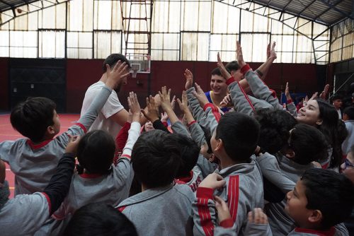 Visita de Sebastián Herrera y Clínica de Básquetbol en Colegio San Marcos de Macul