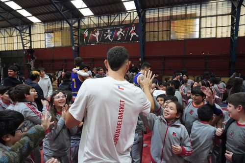 Visita de Sebastián Herrera y Clínica de Básquetbol en Colegio San Marcos de Macul