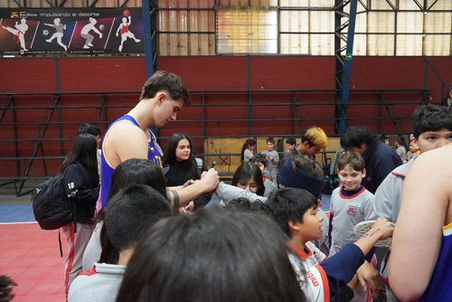 Visita de Sebastián Herrera y Clínica de Básquetbol en Colegio San Marcos de Macul