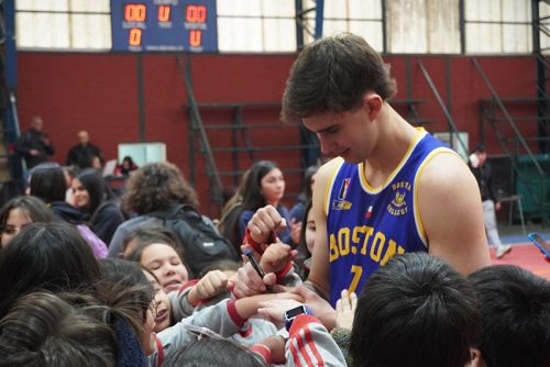 Visita de Sebastián Herrera y Clínica de Básquetbol en Colegio San Marcos de Macul