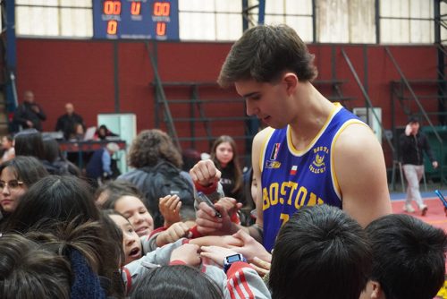 Visita de Sebastián Herrera y Clínica de Básquetbol en Colegio San Marcos de Macul