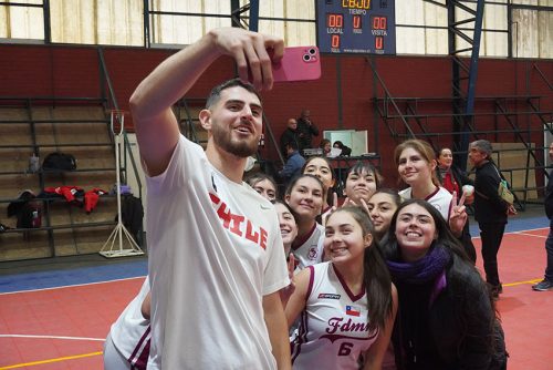 Visita de Sebastián Herrera y Clínica de Básquetbol en Colegio San Marcos de Macul