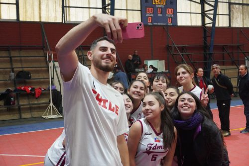 Visita de Sebastián Herrera y Clínica de Básquetbol en Colegio San Marcos de Macul