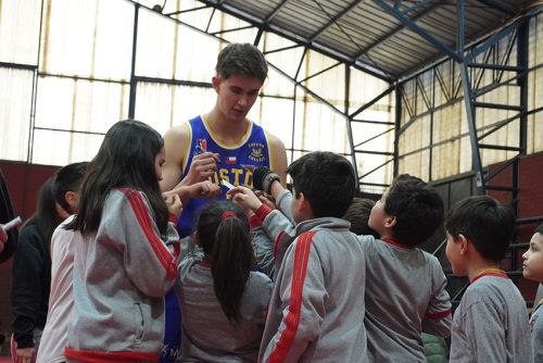 Visita de Sebastián Herrera y Clínica de Básquetbol en Colegio San Marcos de Macul
