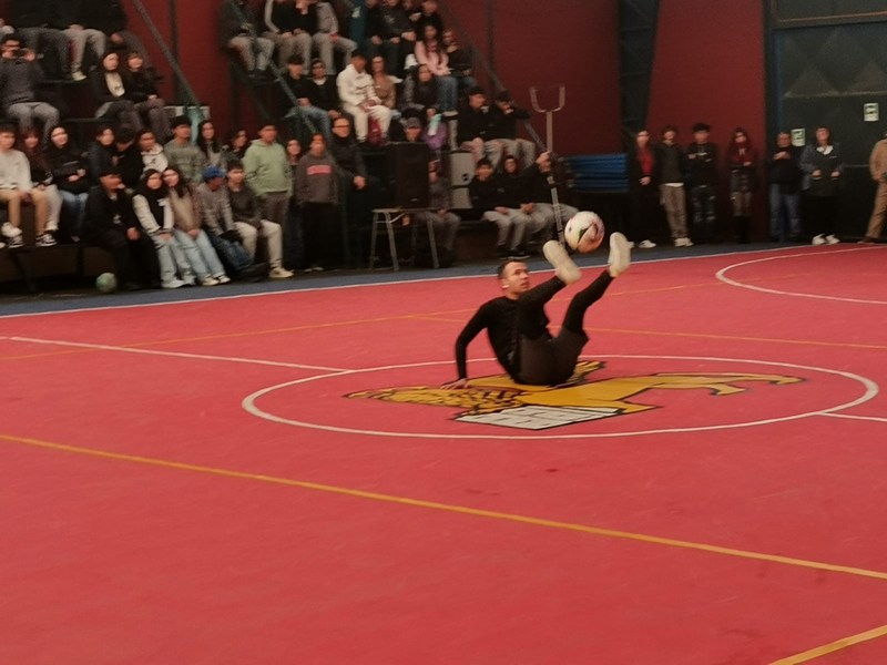 Gran exhibición de Freestyle con Balón en el Colegio San Marcos