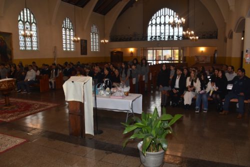 12 nuevos hijos, presenta el colegio a Dios